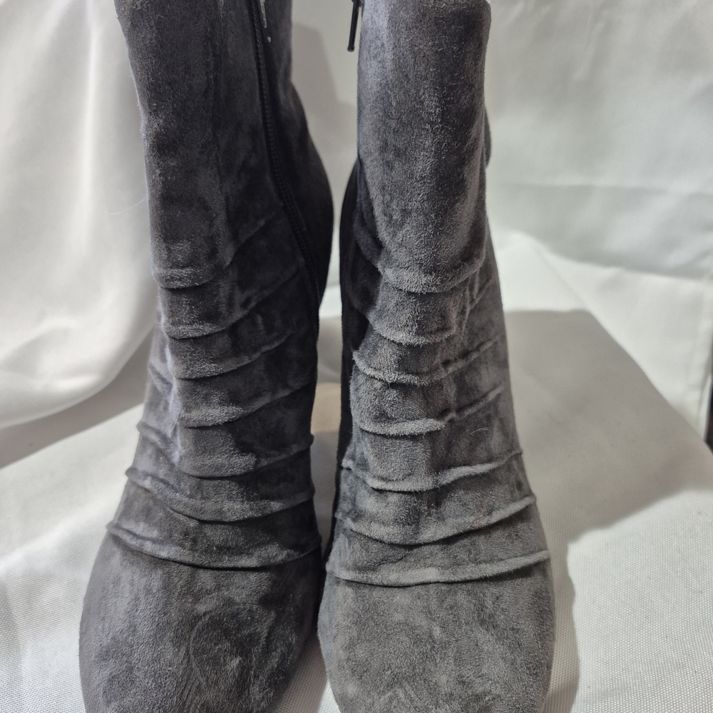 Vaneli Gray Suede Women's Boots - 10 Medium